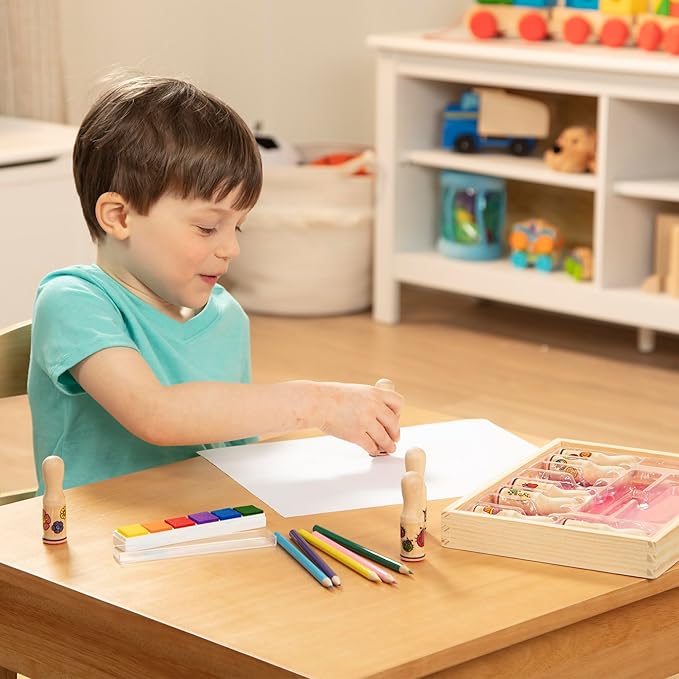 Melissa & Doug: Wooden Handle Stamps - Deluxe - مجموعة الأعمال الخشبية من ميليسا آند دوج - مغناطيس الفراشة