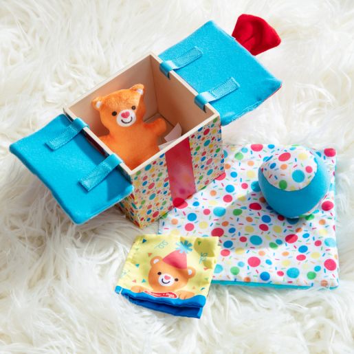 Melissa & Doug; Wooden Surprise Gift Box - ميليسا آند دوج - تم إنشاؤها بواسطة Me Unicorn Bank