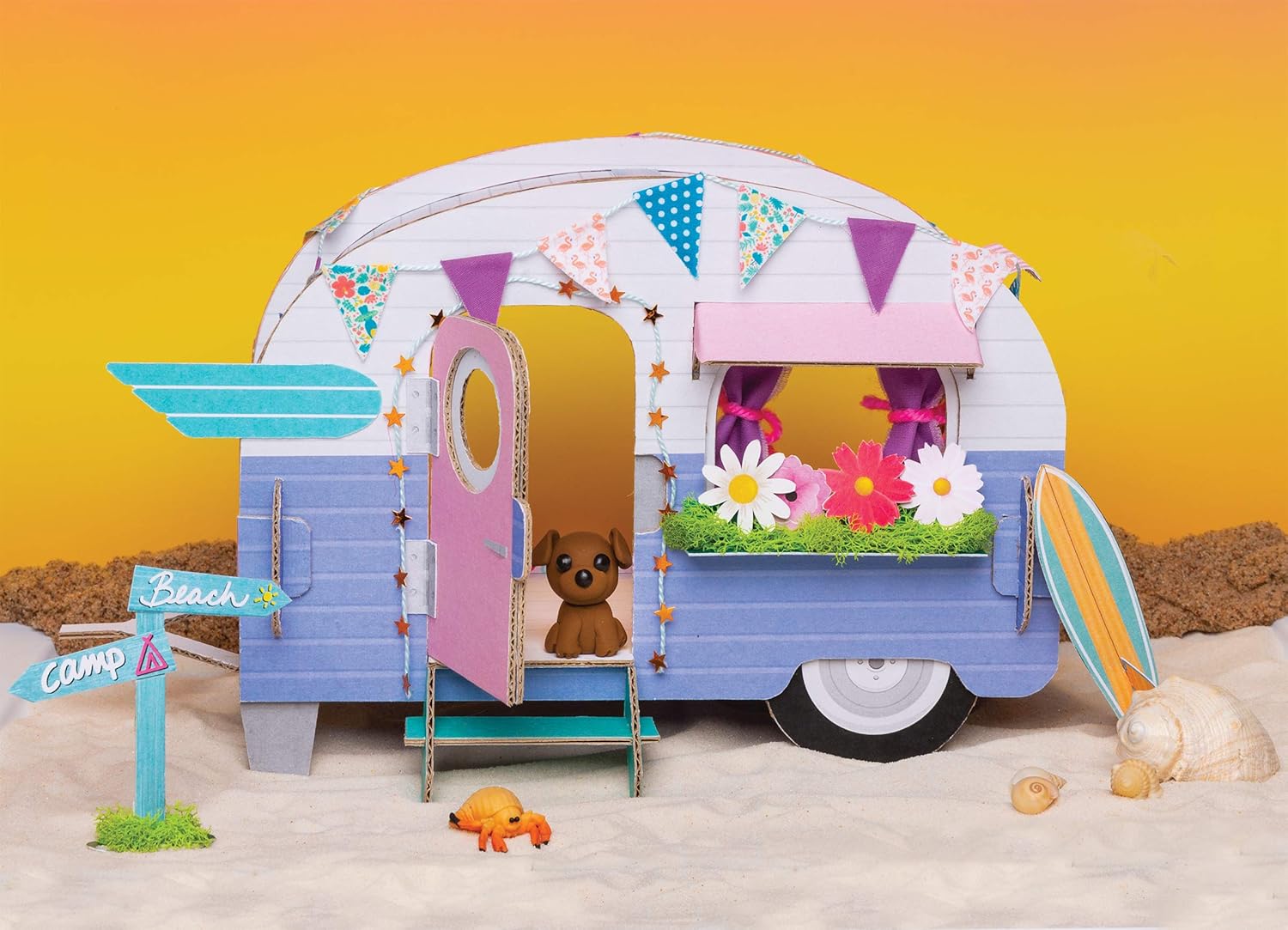 Klutz: Make Your Own Tiny Camper - Craft a miniature glamping getaway! - Book & Activity Kit - Klutz: اصنع بنفسك عربة تخييم صغيرة - اصنع مخيمًا مصغرًا فاخرًا! - كتاب ومجموعة أنشطة