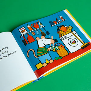 Maisy First Experiences Book - Maisy Gets a Pet - مايسي تذهب للنوم