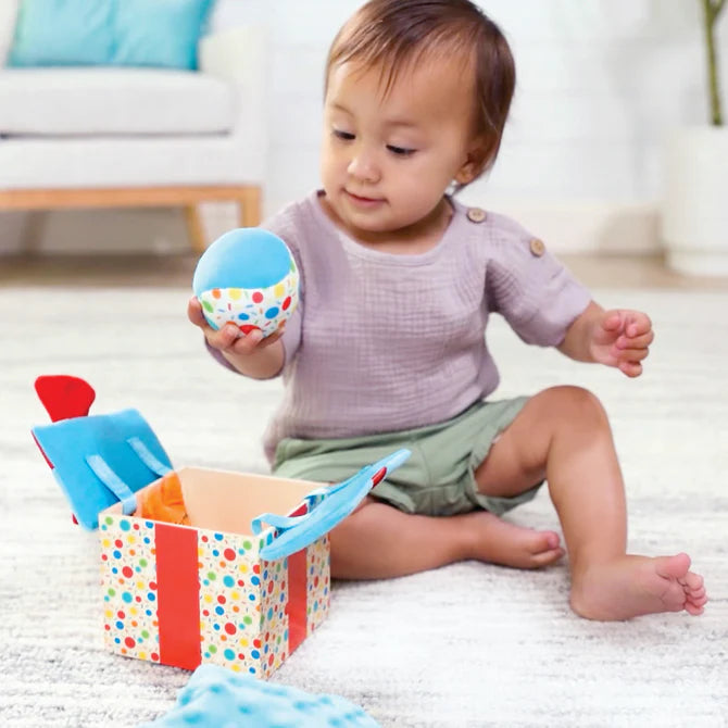 Melissa & Doug; Wooden Surprise Gift Box - ميليسا آند دوج - تم إنشاؤها بواسطة Me Unicorn Bank