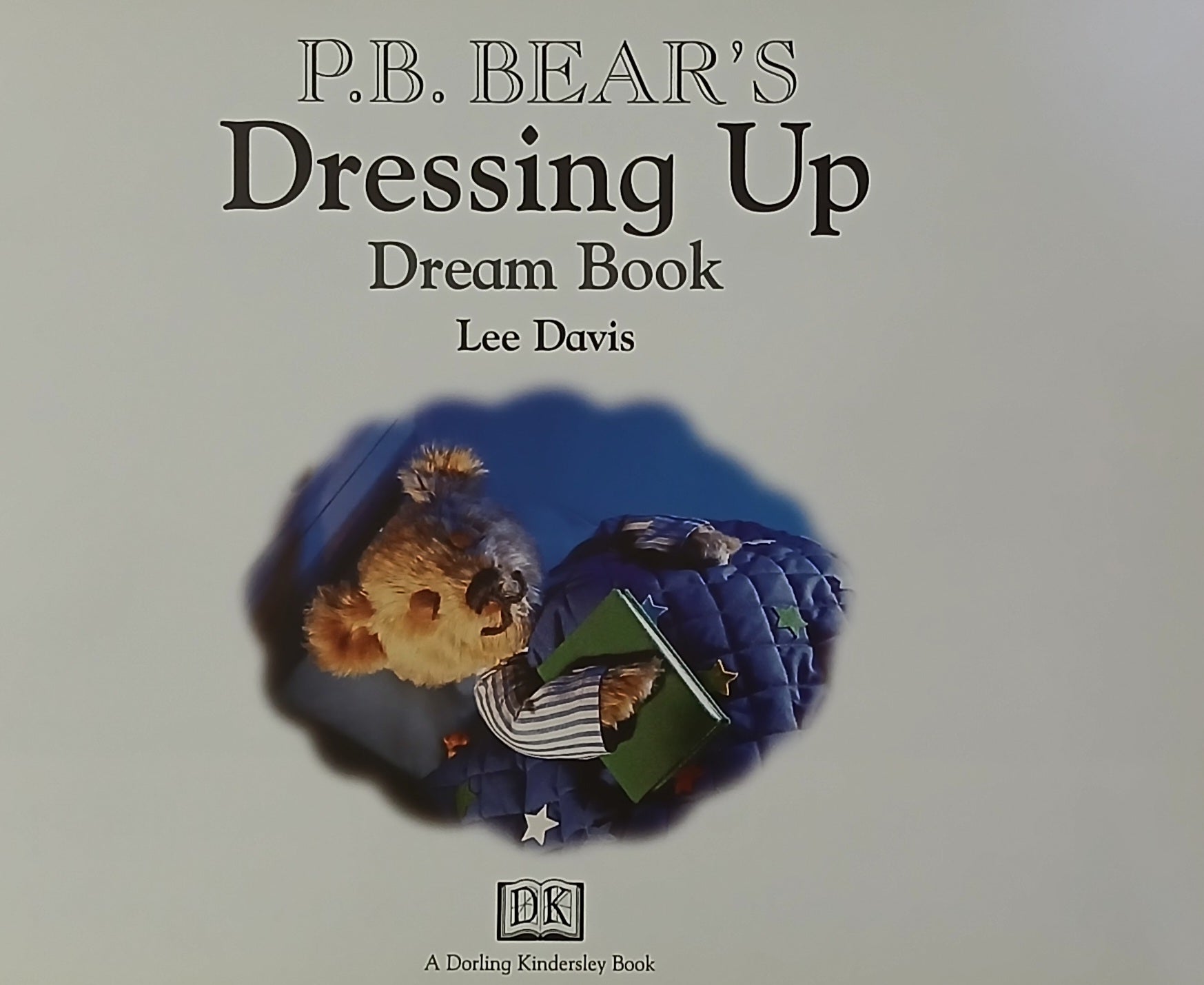 Paddington Bear's Dressing Up: Dream Book - ملابس بادينغتون: كتاب الأحلام