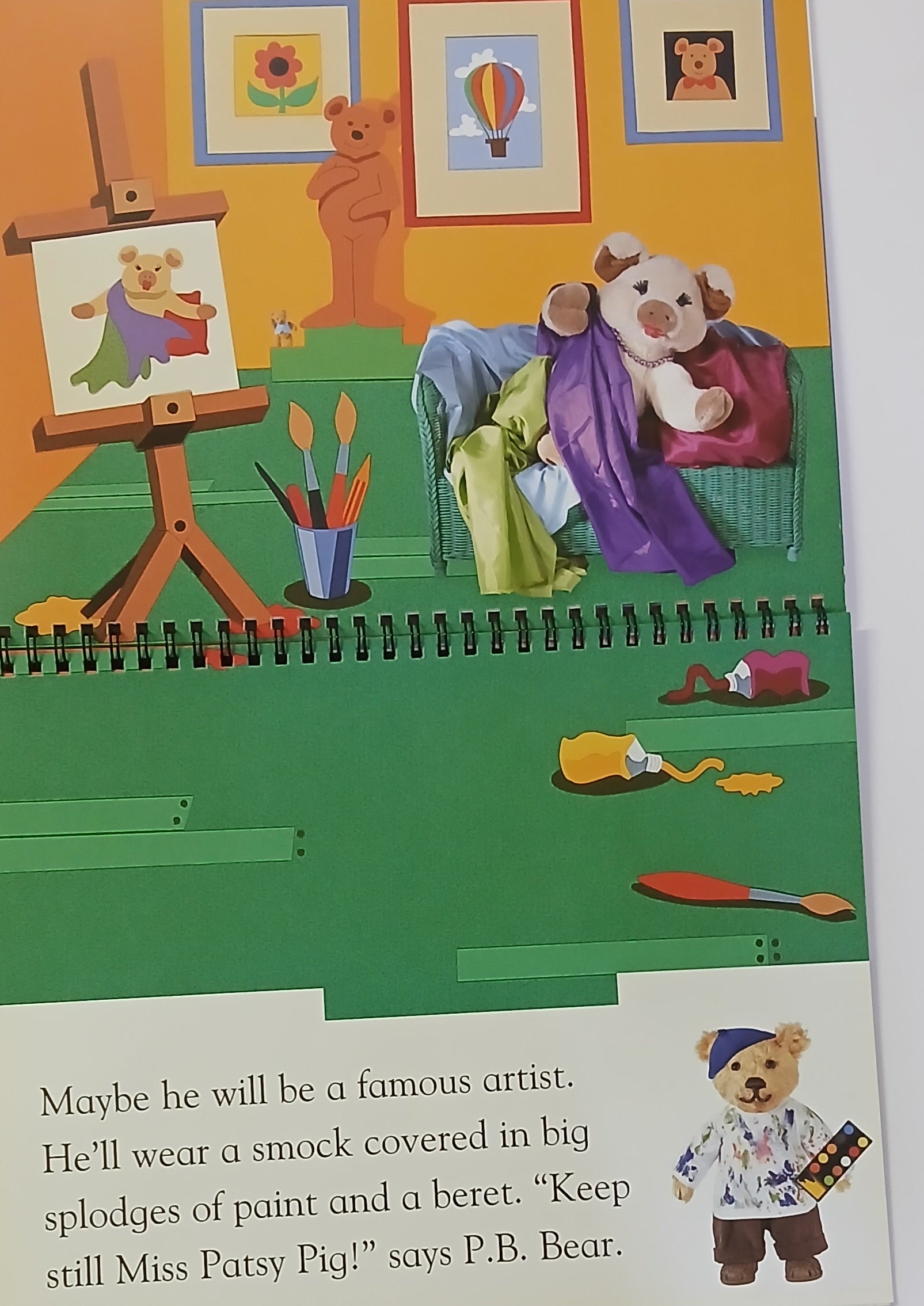 Paddington Bear's Dressing Up: Dream Book - ملابس بادينغتون: كتاب الأحلام
