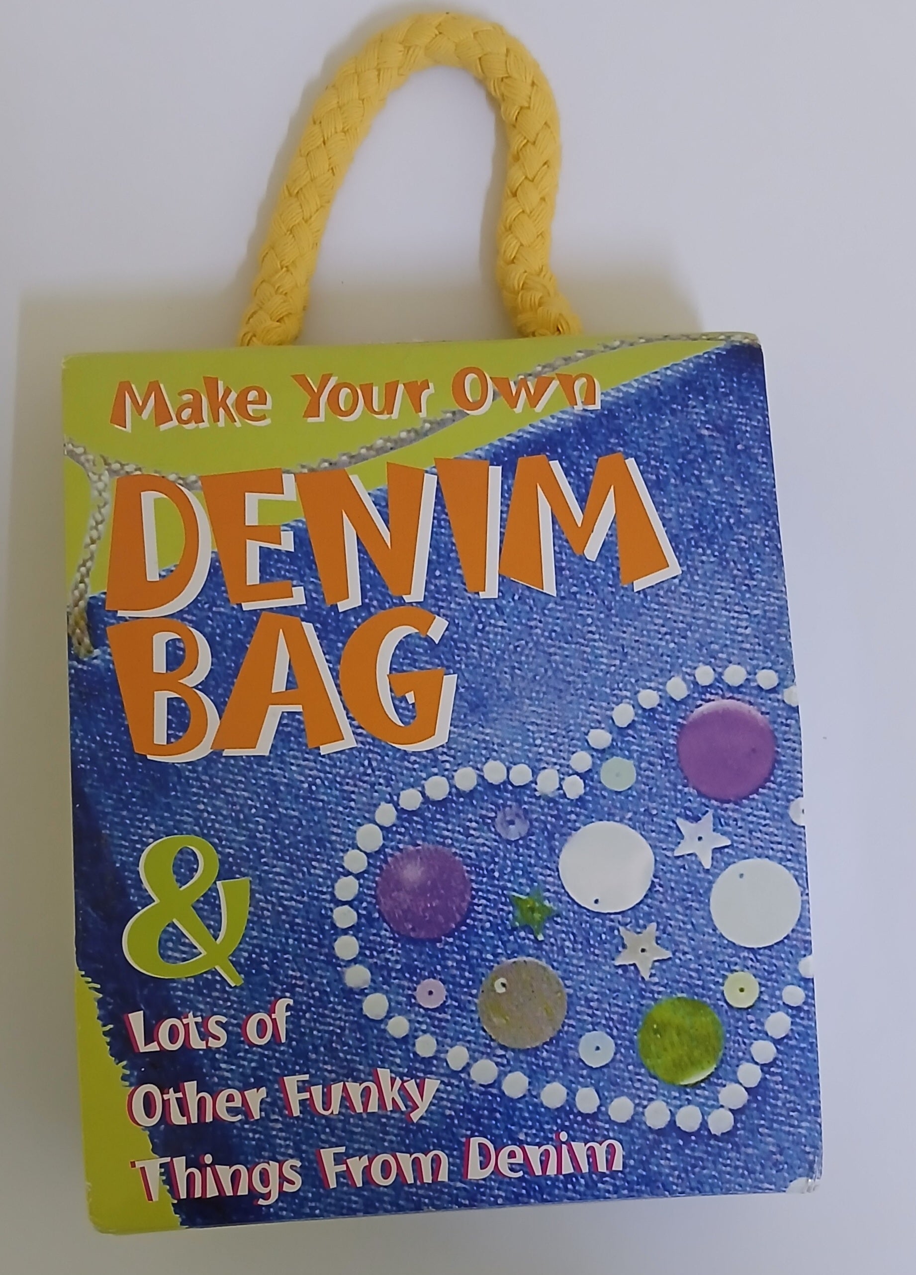 Make Your Own Denim Bag And Lots of Other Funky Things from Denim - اصنعي حقيبتكِ الجينز والعديد من الأشياء الغريبة الأخرى من الجينز