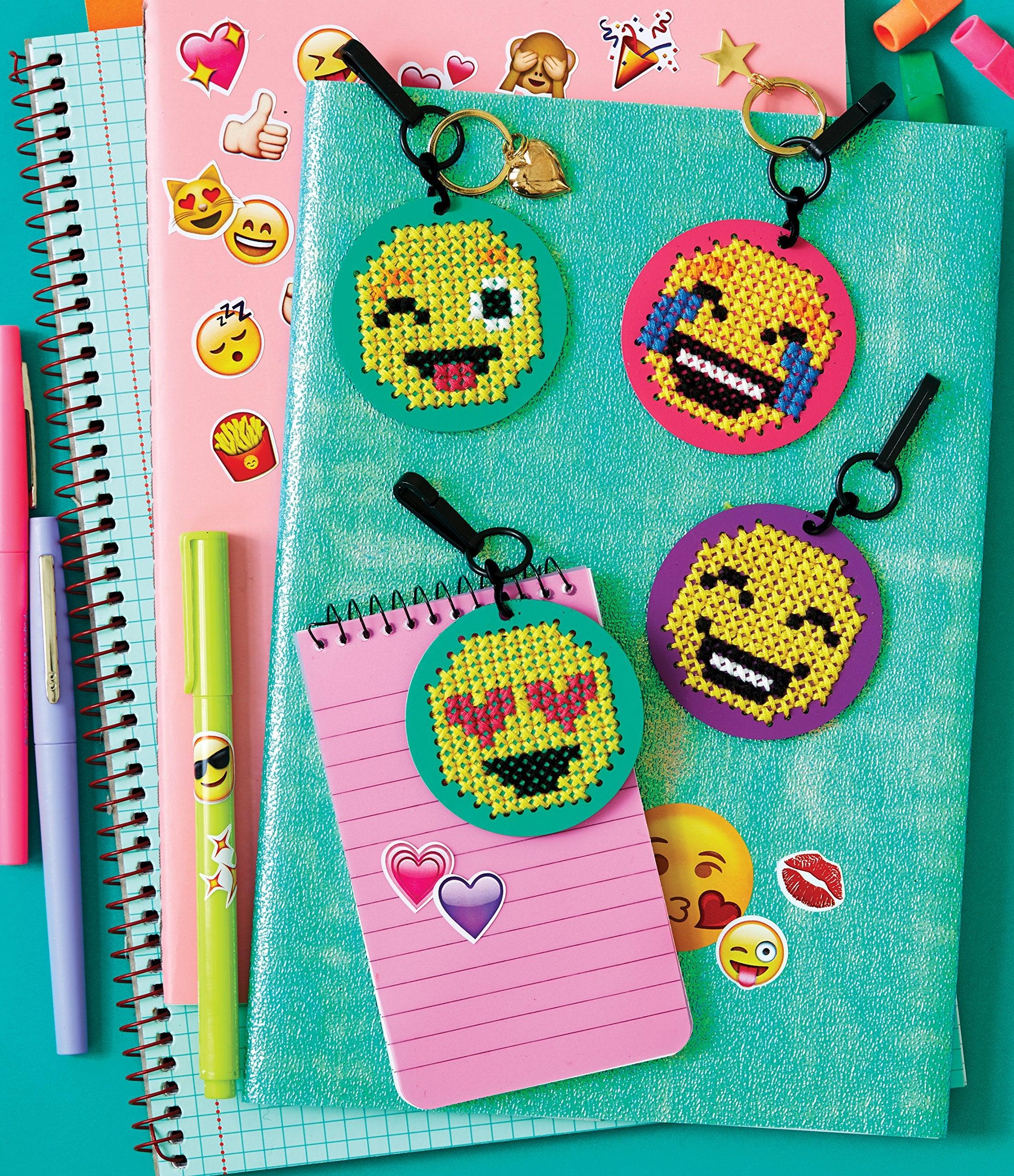 KLUTZ - BFF BACKPACK CHARMS - STITCH 6 KEYCHAINS! (Book and Craft Kit) - Spectrawide Bookstore