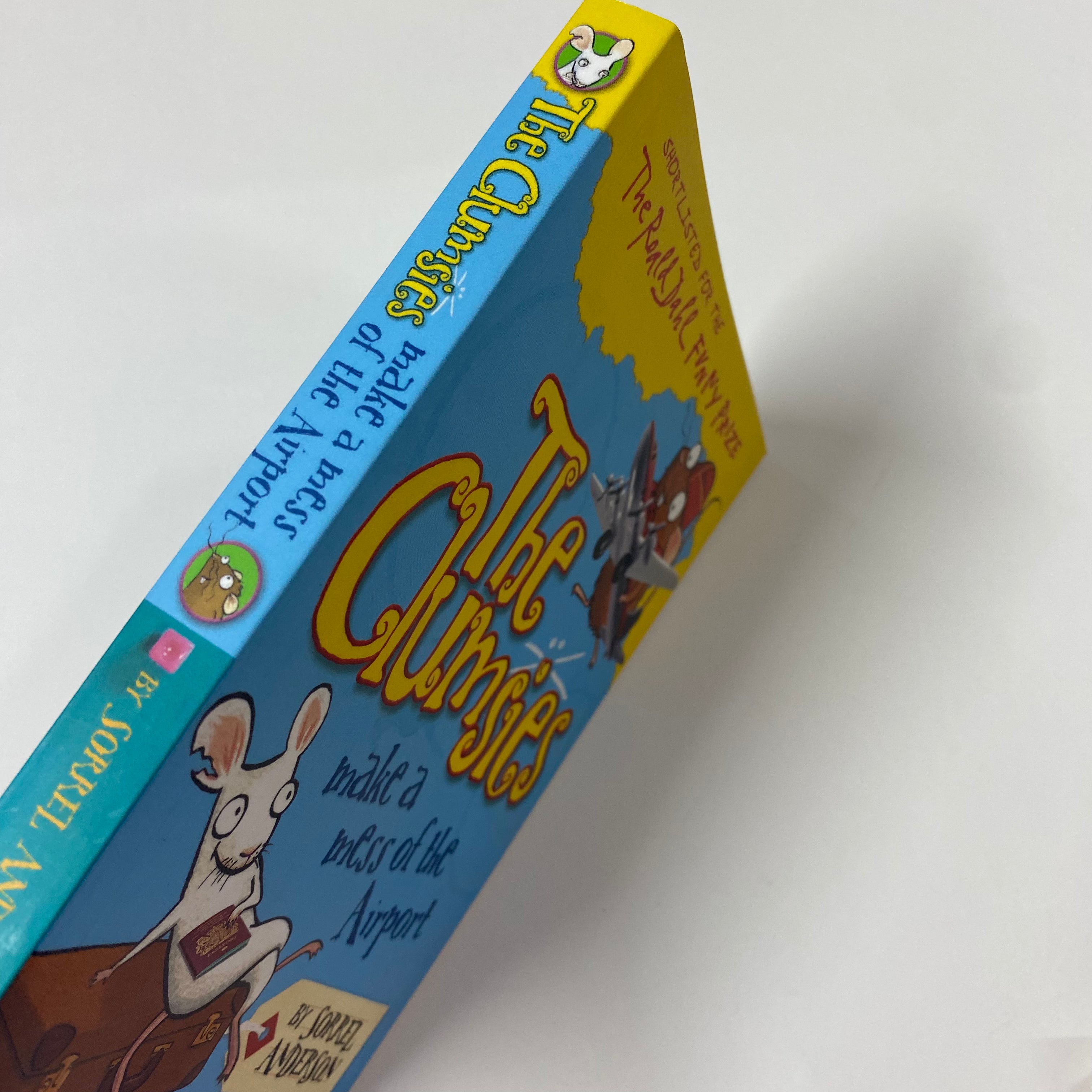 The Clumsies Make A Mess Of The Airport - Spectrawide Bookstore